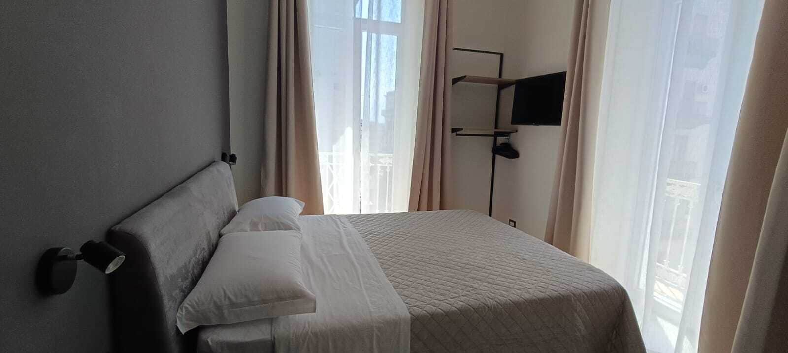 Internal name: Room 4 | Desk, laptop workspace, soundproofing, iron/ironing board