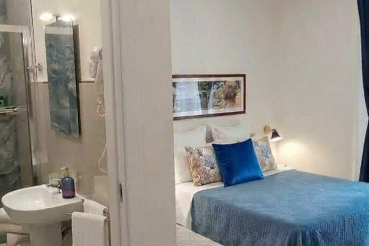 Internal name: Room 1 | Desk, laptop workspace, soundproofing, iron/ironing board