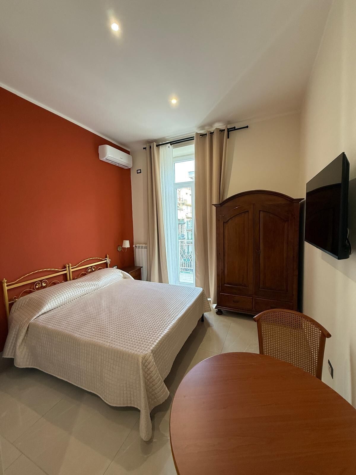 Internal name: Room 5 | Desk, laptop workspace, soundproofing, iron/ironing board