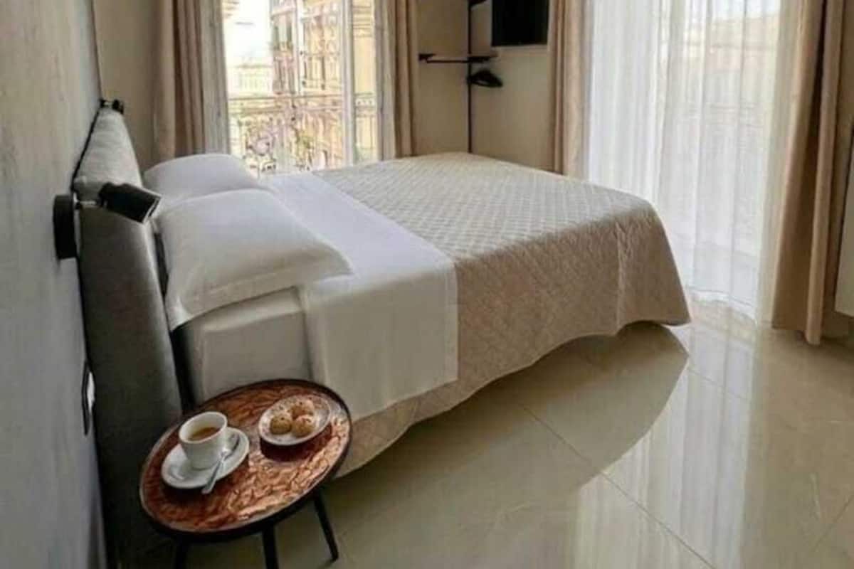 Internal name: Room 4 | Desk, laptop workspace, soundproofing, iron/ironing board