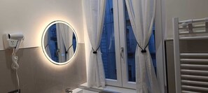 Internal name: Room 3 | Bad | Dusj, hårføner, håndklær og såpe