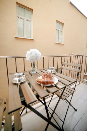 Outdoor dining - Daisy House n1 (Napoli)