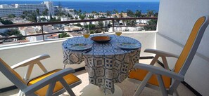 Outdoor dining - Apartment 5 minutes from the beach and stunning ocean views. (Costa Adeje)