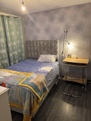 Quarto casal clássico, varanda | Cortinas blackout, quartos à prova de som, ferros/tábuas de passar roupa