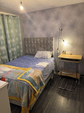 Quarto casal clássico, varanda | Cortinas blackout, quartos à prova de som, ferros/tábuas de passar roupa