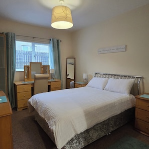 Iron/ironing board, WiFi, bed sheets