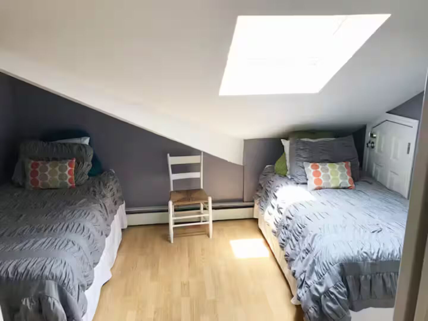 5 bedrooms, iron/ironing board, WiFi, bed sheets