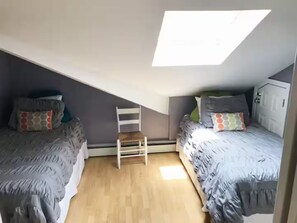 5 عدّة غرف نوم ومكواة/لوح كي وواي فاي وملاءات أسرّة