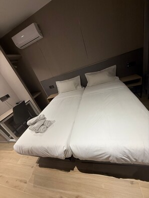 Basic Double or Twin Room, Non Smoking | Desk, laptop workspace, soundproofing, iron/ironing board