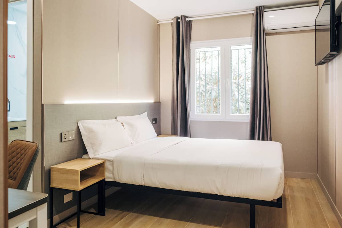 Basic Double or Twin Room, Non Smoking | Desk, laptop workspace, soundproofing, iron/ironing board
