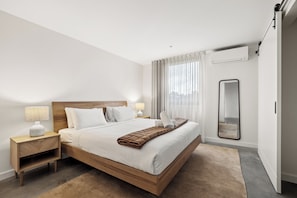 4 bedrooms, desk, iron/ironing board, WiFi