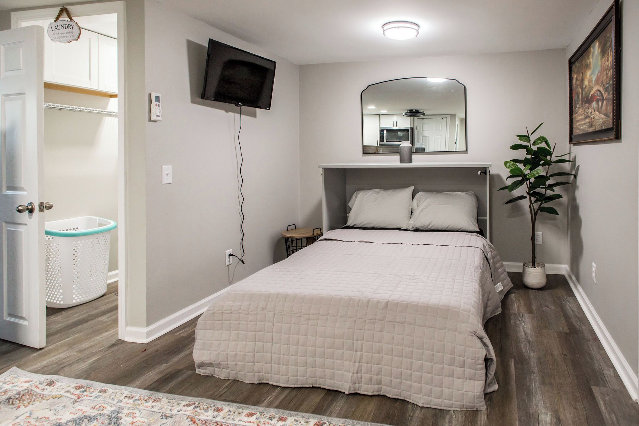 1 soverom, strykejern/-brett, internettilgang og sengetøy