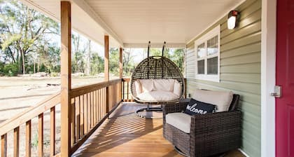 Lovely cozy cottage with AC in charming Waycross