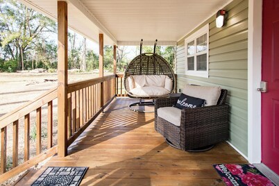 Lovely cozy cottage with AC in charming Waycross