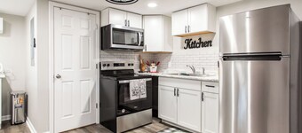 Lovely cozy cottage with AC in charming Waycross