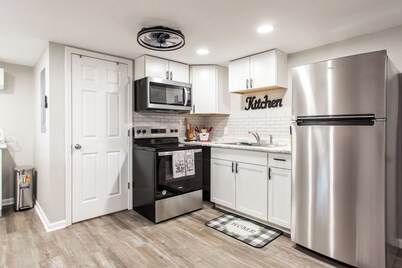 Lovely cozy cottage with AC in charming Waycross