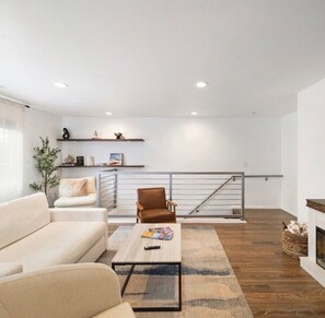 Unclassified image, 4 of 15, button