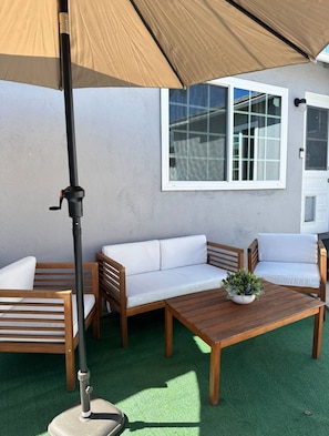 Terrace/patio - Welcoming 3-bedroom Home Near Beaches and SoFi (Lawndale)