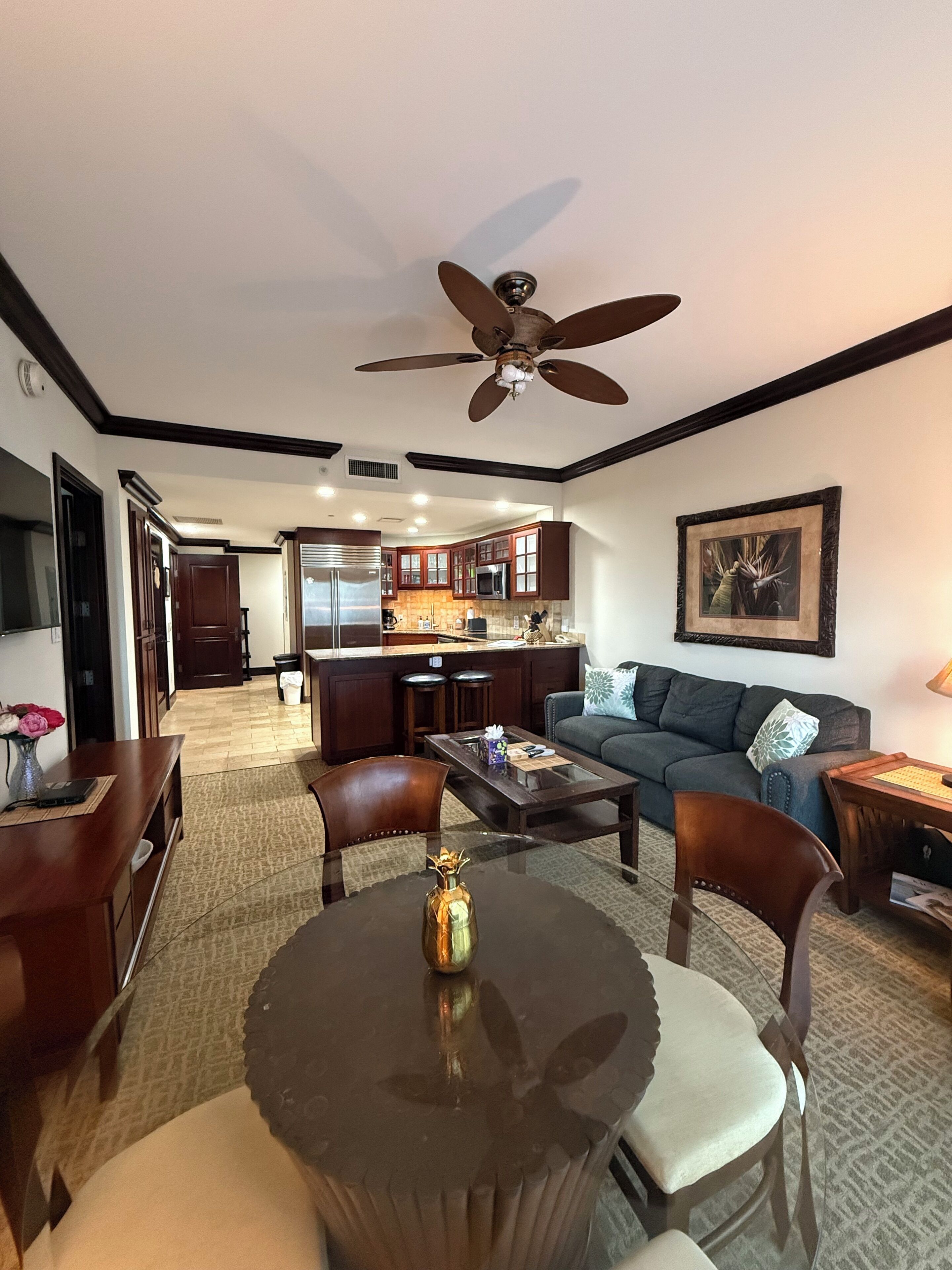 テレビ、書庫、PC モニター、プリンター