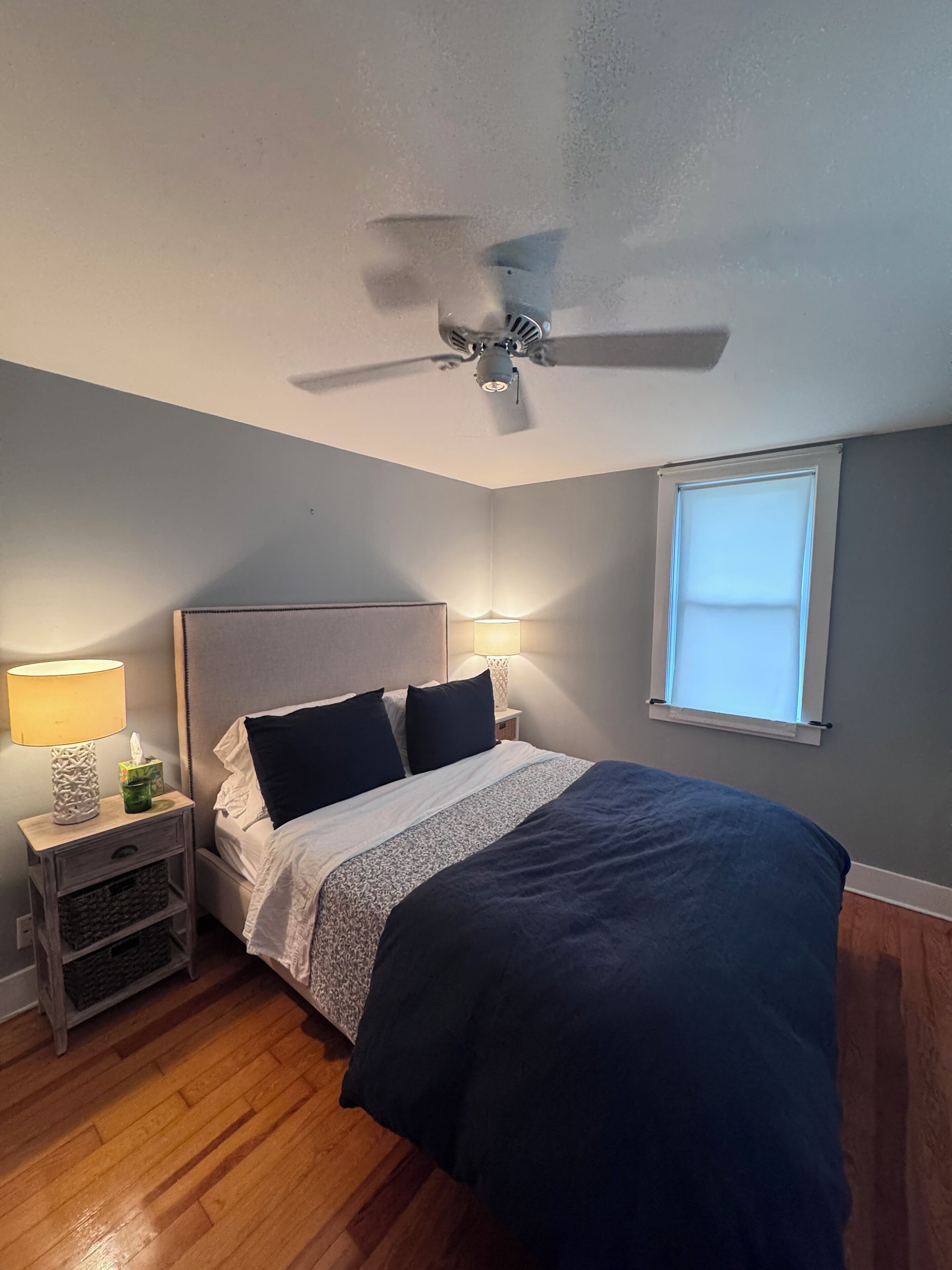 3 habitaciones, escritorio, tabla de planchar con plancha y wifi gratis 