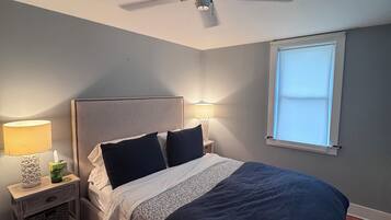 3 quartos, escrivaninha, ferros/tábuas de passar roupa