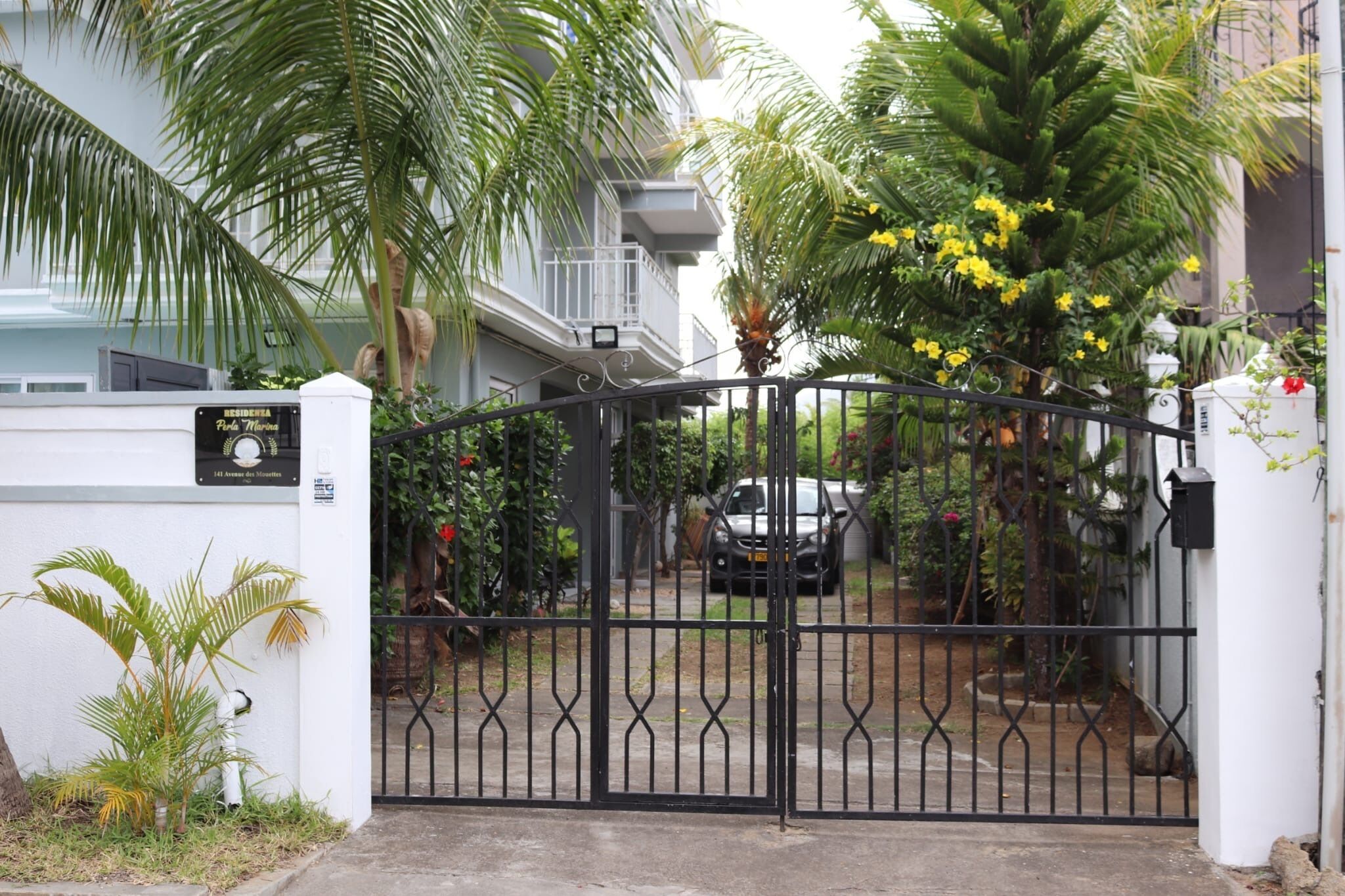 المنطقة المحيطة بالمنشأة