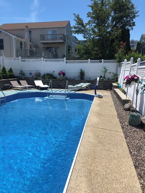 Outdoor pool - World Cup–Ready Coastal Home, POOL, Water Views & Easy Boston Access Sleeps 10 (Quincy)