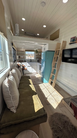 TV, fireplace - The Starlight Tiny Home Destination Zion (Apple Valley)