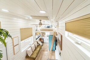 3 bedrooms, WiFi, bed sheets, wheelchair access - The Starlight Tiny Home Destination Zion (Apple Valley)