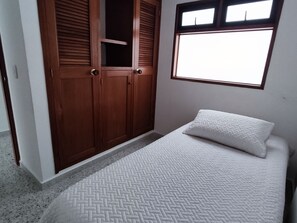 مكواة/لوح كي وواي فاي وملاءات أسرّة