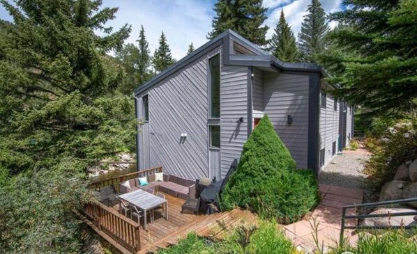 المنشأة من الخارج