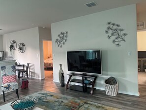 3 makuuhuonetta, silitysrauta/-lauta, ilmainen Wi-Fi, vuodevaatteet