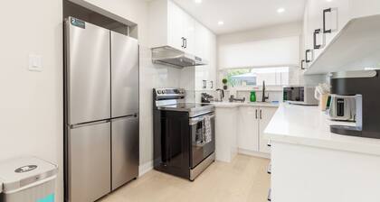 Newly renovated 3 bedroom bungalow, charming & convenience