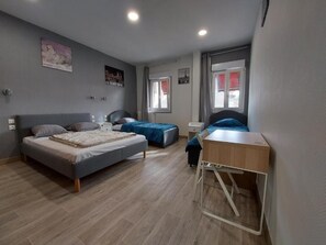 Desk, laptop workspace, free WiFi - ARDENN HOTEL (Reims)