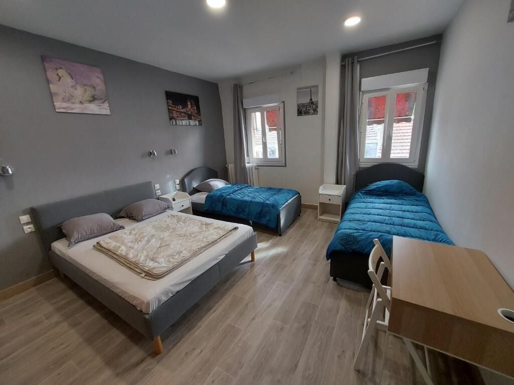 Escrivaninha, espaço de trabalho para notebook, Wi-Fi de cortesia