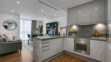 Apartment, Balcony, City View | Private kitchen