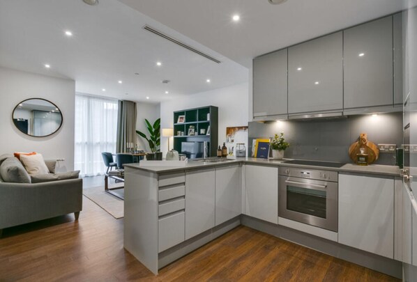 Apartment, Balcony, City View | Private kitchen
