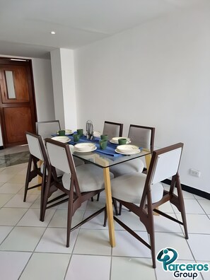 Dining - PARCEROS GROUP-HOLIDAY APARTMENT 3 BEDROOMS, 5TH FLOOR, DOWNTOWN PEREIRA (Pereira)