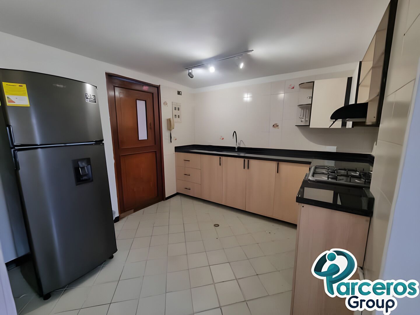 Mikrobølgeovn, kaffetrakter/tekoker og kjøkkenutstyr