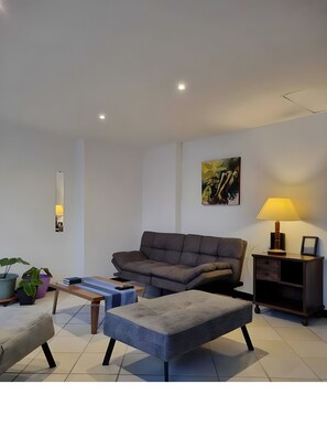 TV - PARCEROS GROUP-HOLIDAY APARTMENT 3 BEDROOMS, 5TH FLOOR, DOWNTOWN PEREIRA (Pereira)