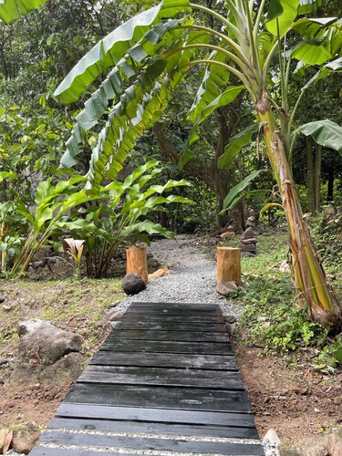 Peaceful Retreat in Nature. Charming Cottage in Soufrière.