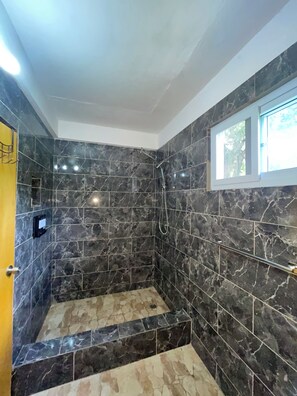 Towels, soap, toilet paper - Peaceful Retreat in Nature. Charming Cottage in Soufrière. (Soufrière)