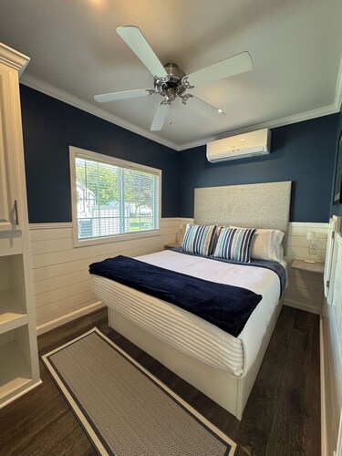 WELCOME TO BLUE DUNES COTTAGE a 2-bedroom cottage in wonderful Silver Lake