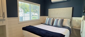 WELCOME TO BLUE DUNES COTTAGE a 2-bedroom cottage in wonderful Silver Lake
