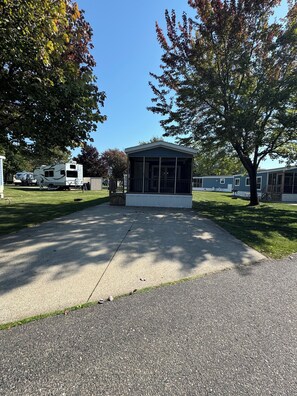 Exterior - WELCOME TO BLUE DUNES COTTAGE a 2-bedroom cottage in wonderful Silver Lake (Mears)