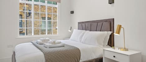 Iron/ironing board, free WiFi, bed sheets