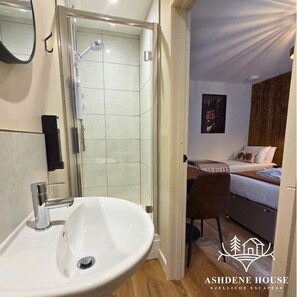 1 bedroom, desk, WiFi, bed sheets