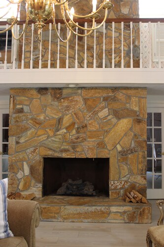 Charming and spacious guesthouse in the lovely hills of Manchester, Georgia.