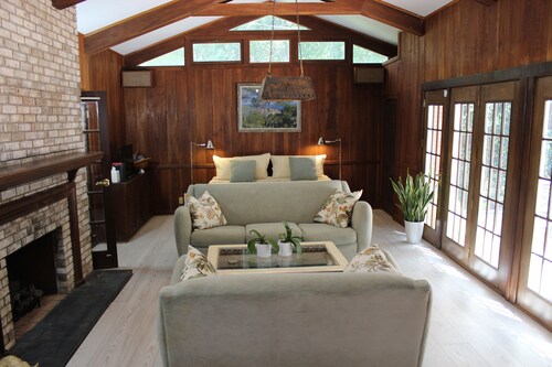 Charming and spacious guesthouse in  the lovely hills of Manchester, Georgia.