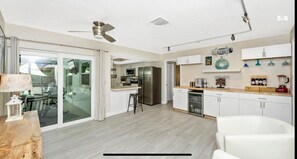 冰箱、微波炉、烤箱、炉灶